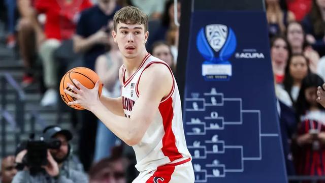 星空娱乐试玩-艾顿虎头蛇尾毫无斗志惹人嫌？湖人盯上2米18防守神塔！